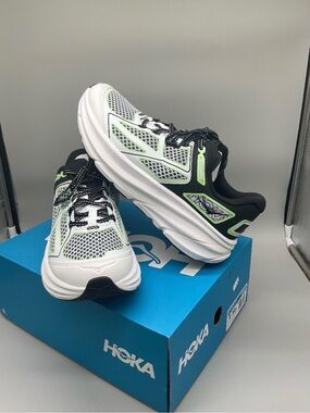 Hoka One One Clifton One9
Black White Green Unisex Men’s 9 Women’s 10